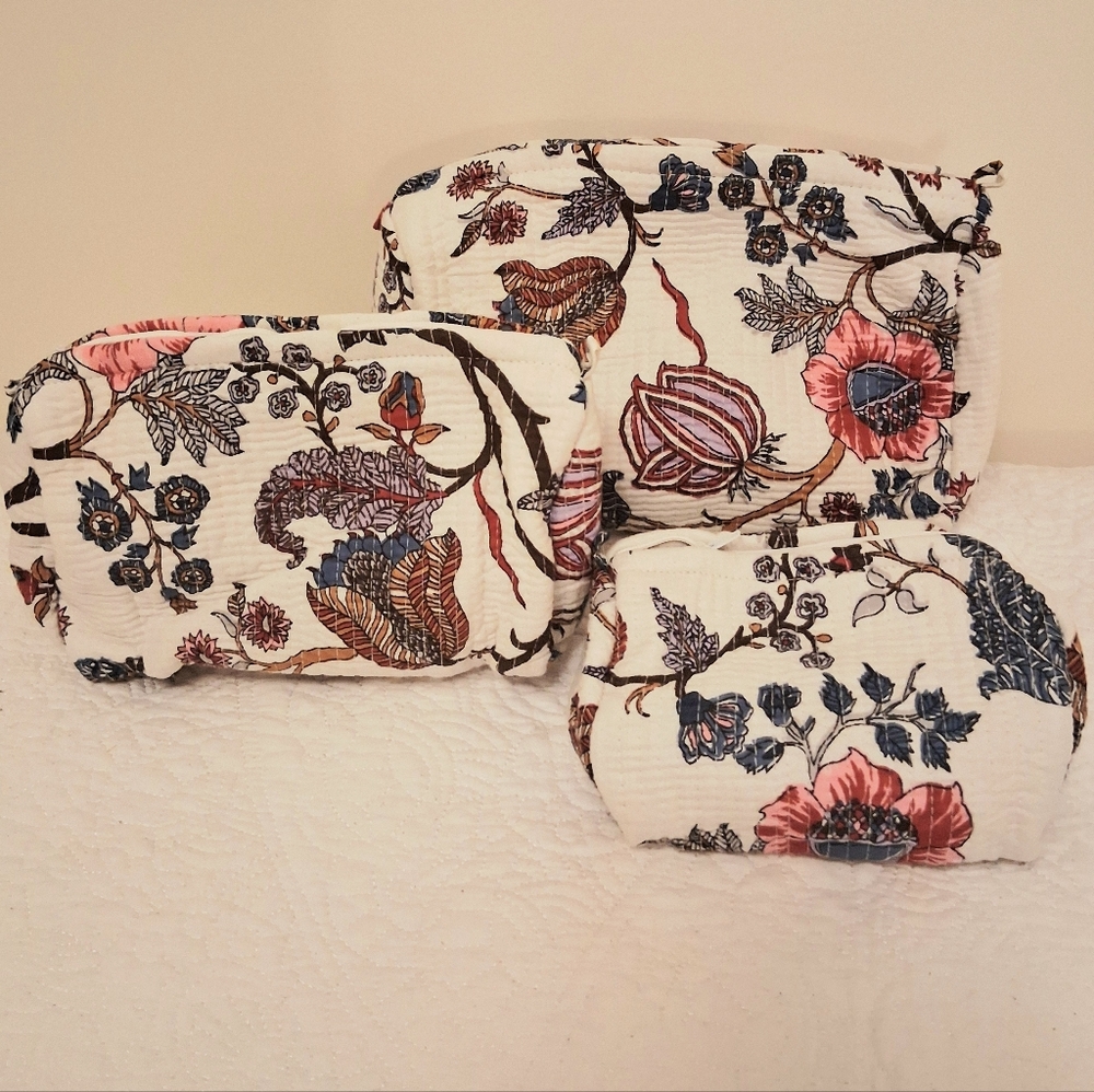 SET OF 3 FLORAL QUILTED COSMETIC BAGS